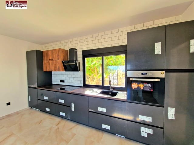 4 makuuhuone Huvila myytävänä paikassa La Nucia mukana 
autotalli - 525 000 € (Ref: 7516086)