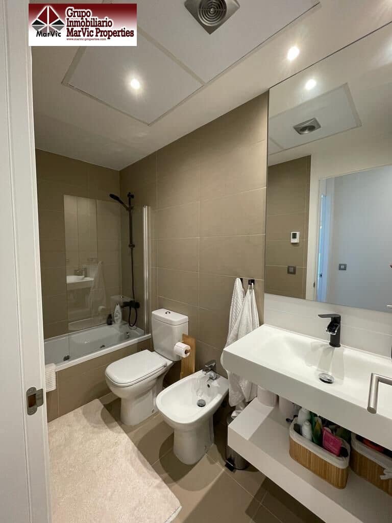 2 bedroom Flat for sale in Benidorm with pool garage - € 439,000 (Ref: 7563709)