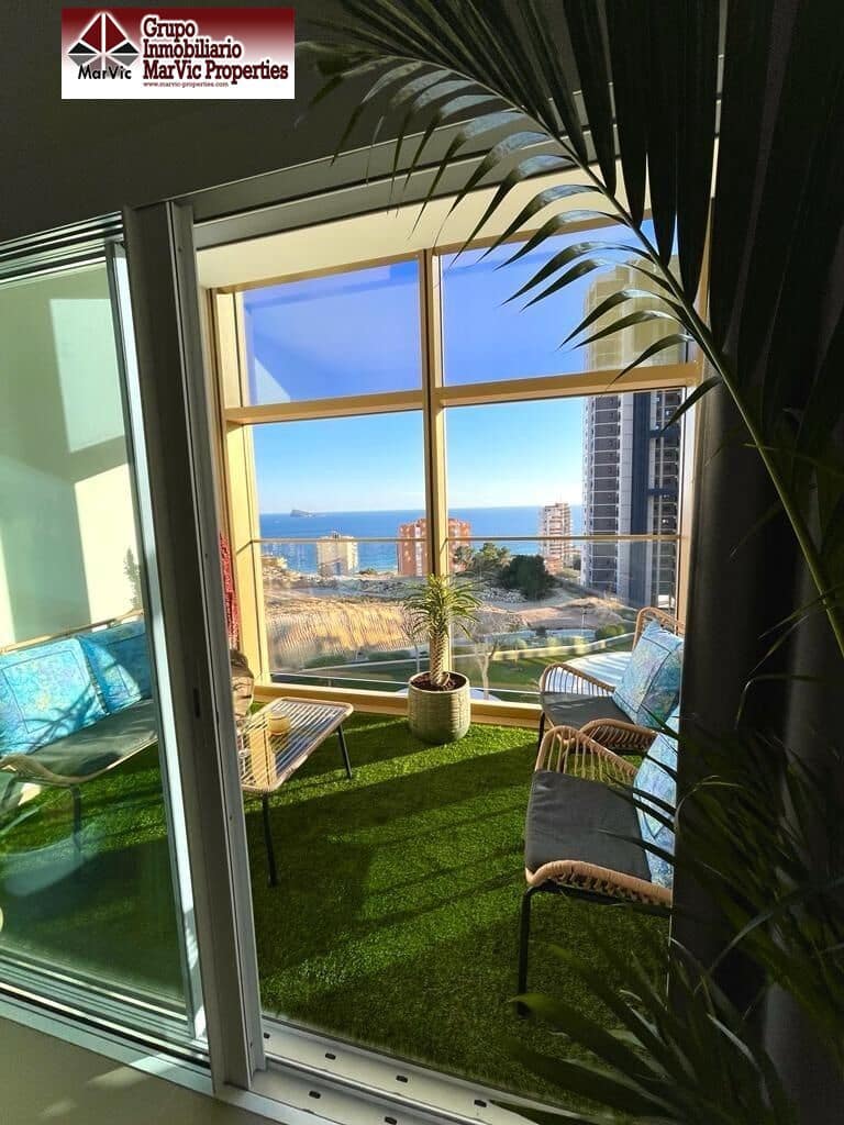 2 bedroom Flat for sale in Benidorm with pool garage - € 439,000 (Ref: 7563709)