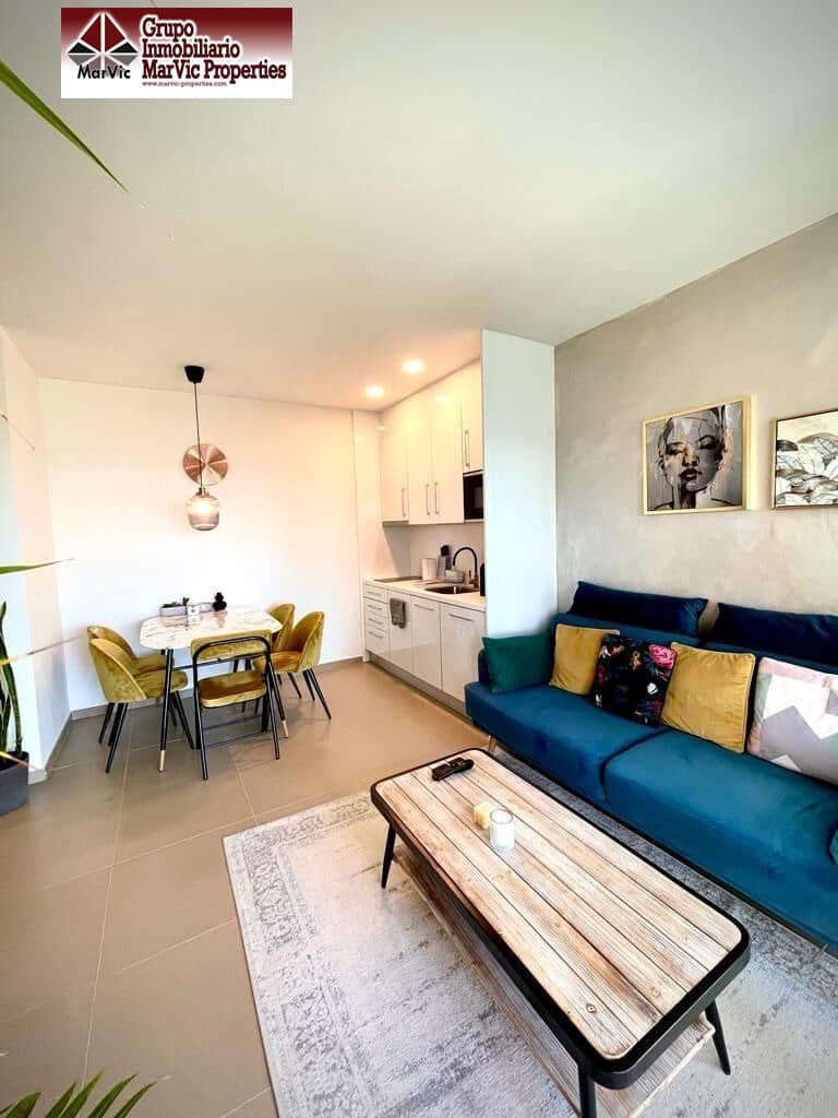 2 bedroom Flat for sale in Benidorm with pool garage - € 439,000 (Ref: 7563709)