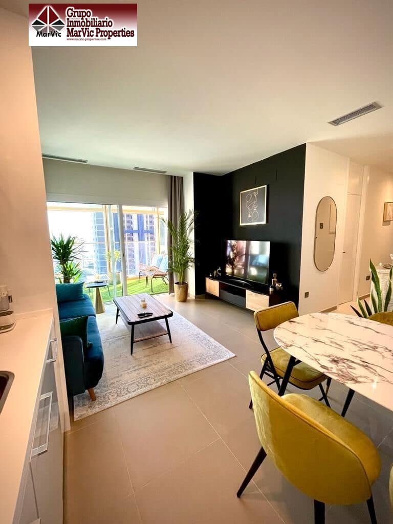 2 bedroom Flat for sale in Benidorm with pool garage - € 439,000 (Ref: 7563709)