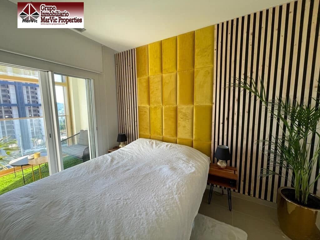 2 bedroom Flat for sale in Benidorm with pool garage - € 439,000 (Ref: 7563709)