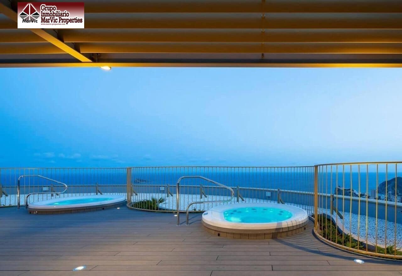 2 bedroom Flat for sale in Benidorm with pool garage - € 439,000 (Ref: 7563709)