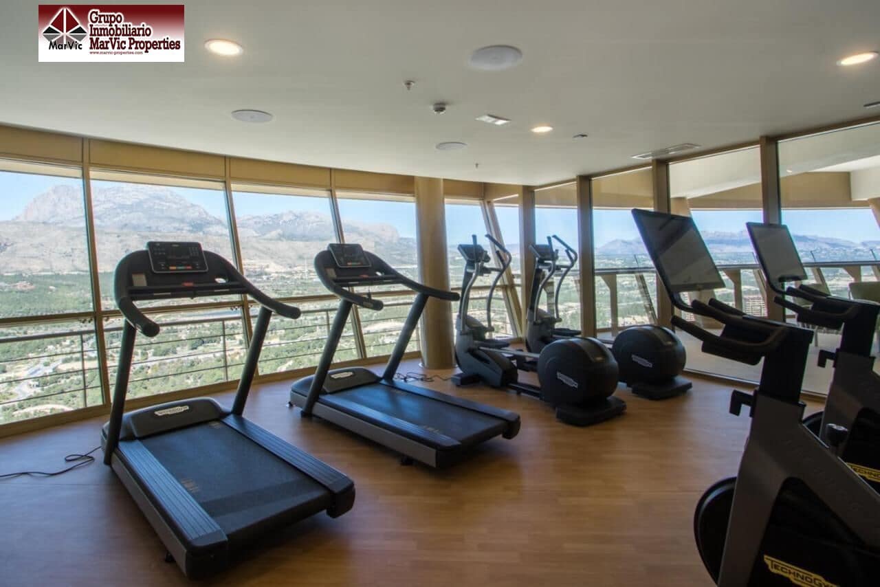 2 bedroom Flat for sale in Benidorm with pool garage - € 439,000 (Ref: 7563709)