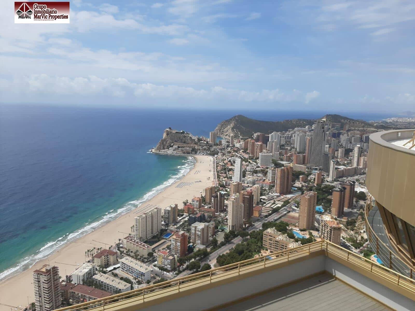 2 bedroom Flat for sale in Benidorm with pool garage - € 439,000 (Ref: 7563709)