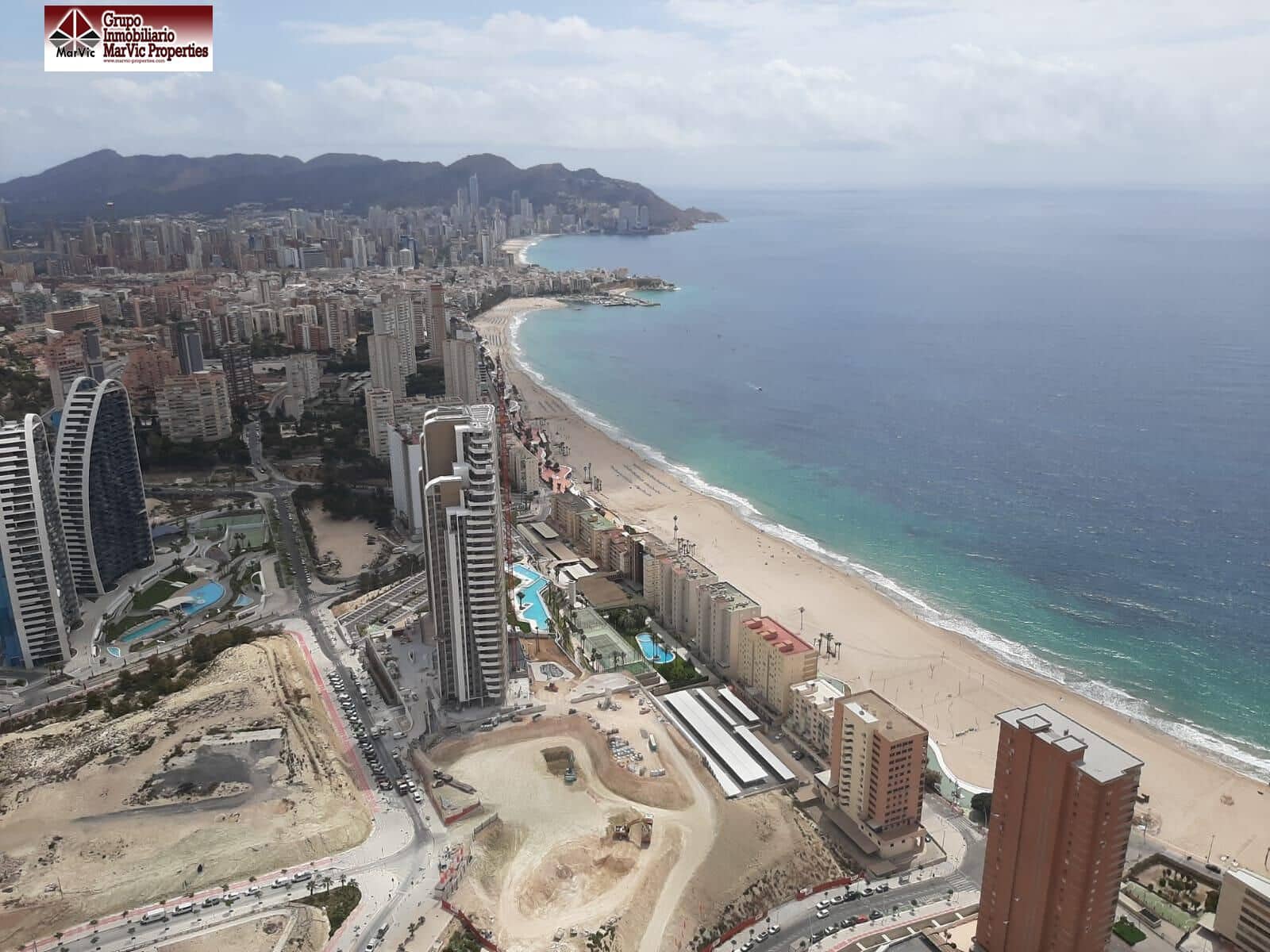 2 bedroom Flat for sale in Benidorm with pool garage - € 439,000 (Ref: 7563709)