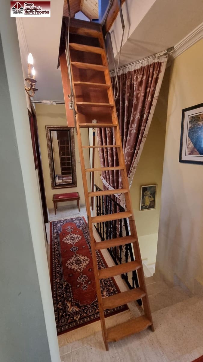 5 soveværelse Semi-Rækkehus til salg i Benidorm med swimmingpool garage - € 463.000 (Ref: 8537397)