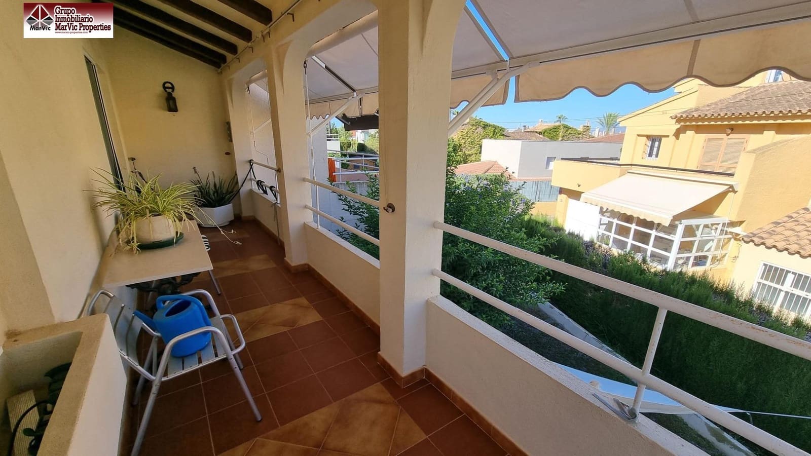 5 soveværelse Semi-Rækkehus til salg i Benidorm med swimmingpool garage - € 463.000 (Ref: 8537397)