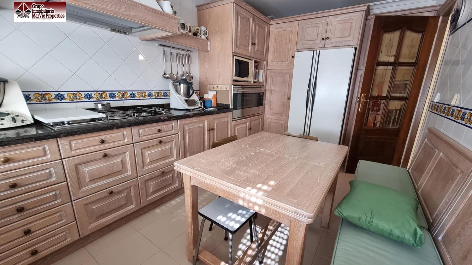 5 soveværelse Semi-Rækkehus til salg i Benidorm med swimmingpool garage - € 463.000 (Ref: 8537397)