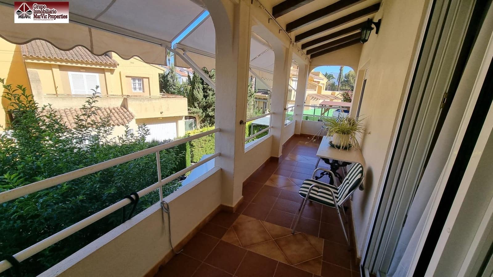 5 soveværelse Semi-Rækkehus til salg i Benidorm med swimmingpool garage - € 463.000 (Ref: 8537397)