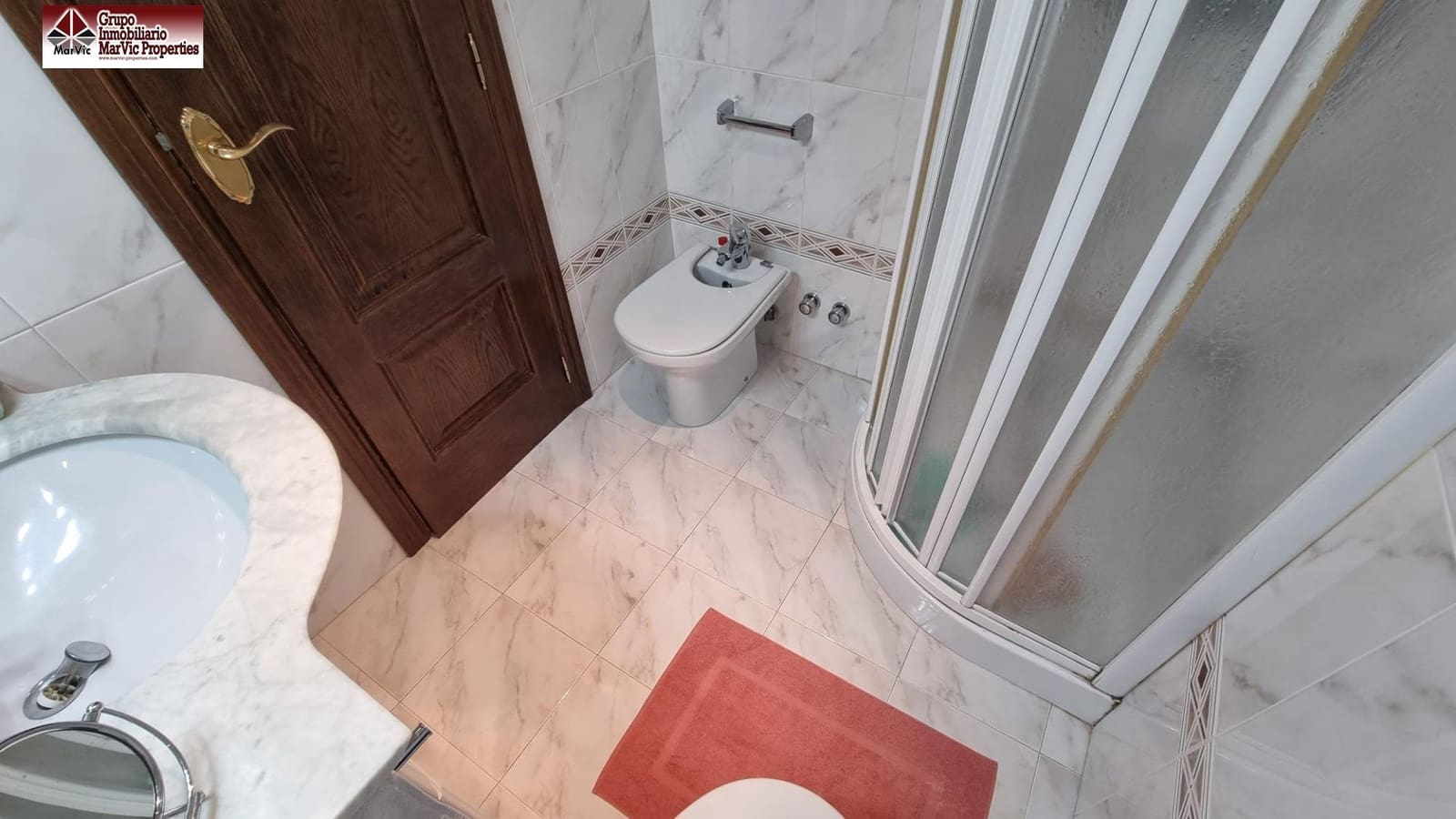 5 soveværelse Semi-Rækkehus til salg i Benidorm med swimmingpool garage - € 463.000 (Ref: 8537397)