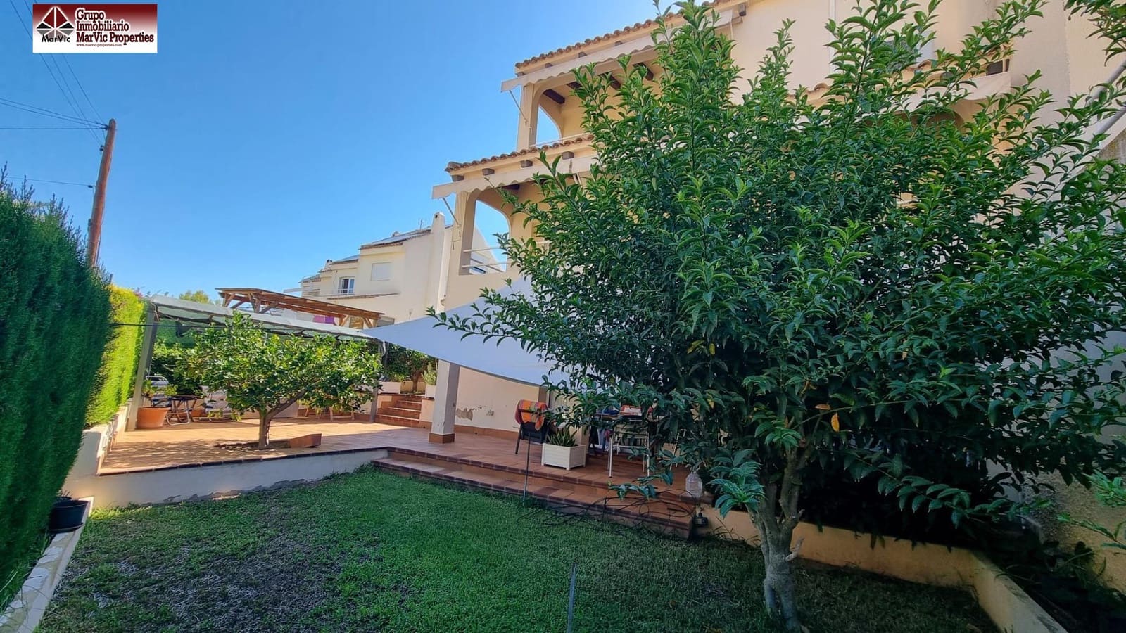 5 soveværelse Semi-Rækkehus til salg i Benidorm med swimmingpool garage - € 463.000 (Ref: 8537397)