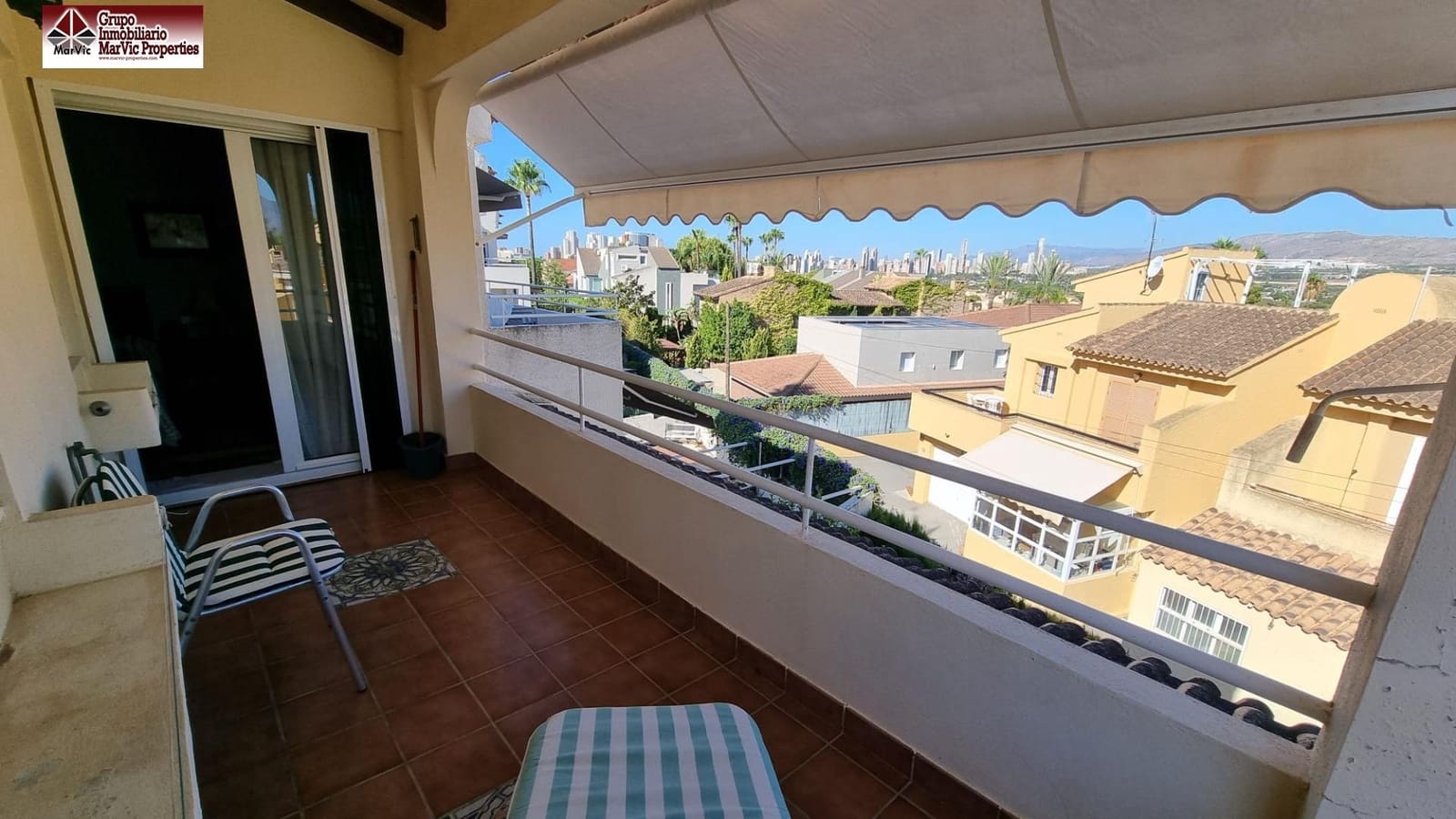 5 soveværelse Semi-Rækkehus til salg i Benidorm med swimmingpool garage - € 463.000 (Ref: 8537397)