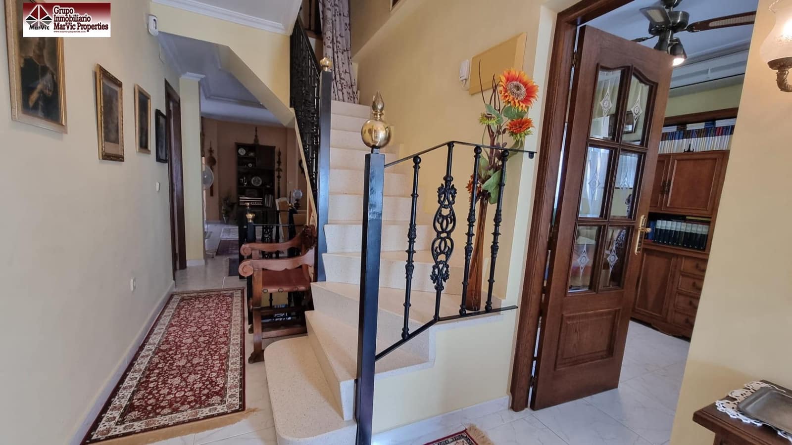 5 soveværelse Semi-Rækkehus til salg i Benidorm med swimmingpool garage - € 463.000 (Ref: 8537397)