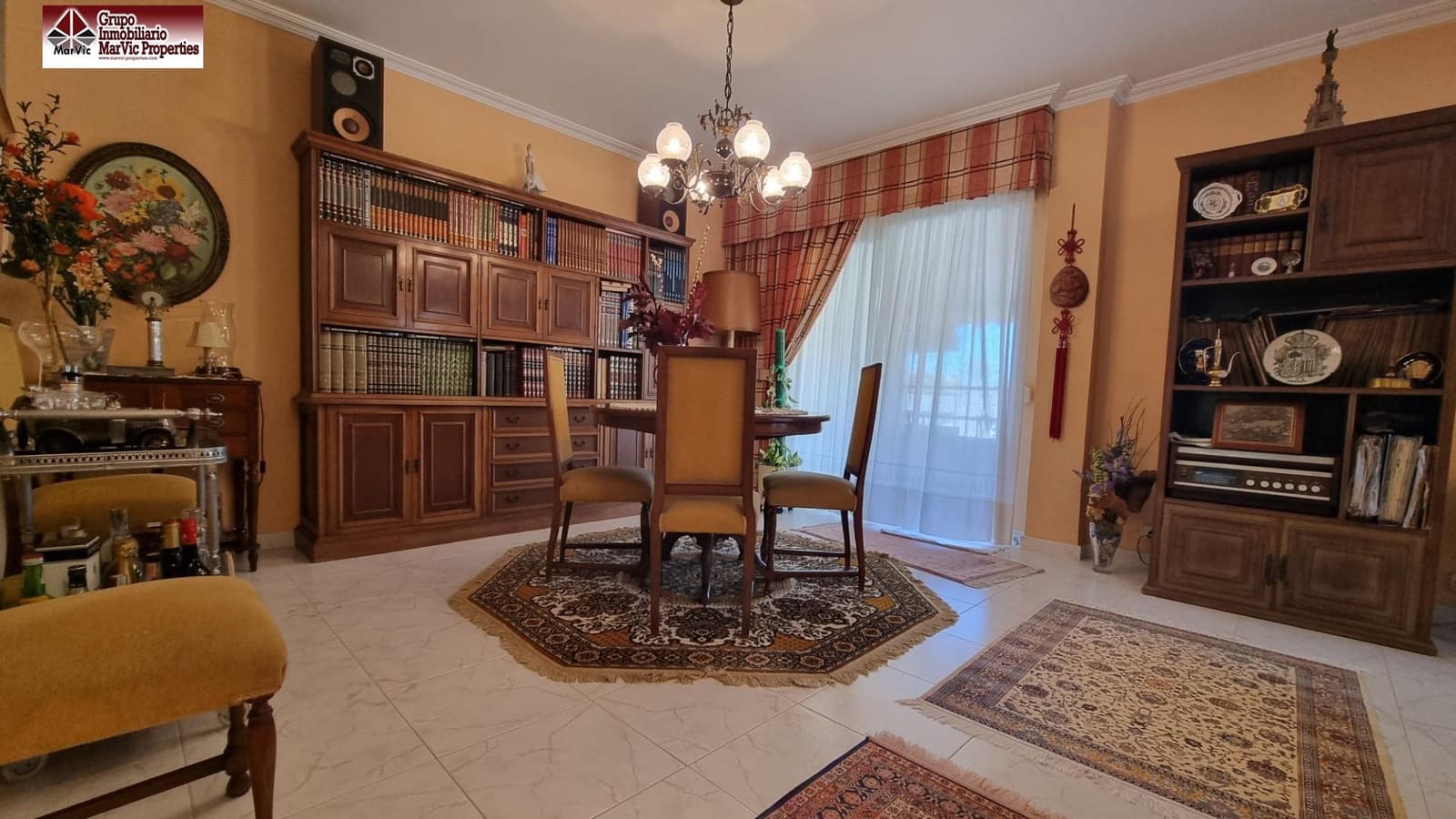 5 soveværelse Semi-Rækkehus til salg i Benidorm med swimmingpool garage - € 463.000 (Ref: 8537397)