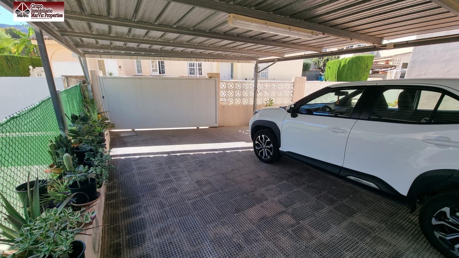 5 soveværelse Semi-Rækkehus til salg i Benidorm med swimmingpool garage - € 463.000 (Ref: 8537397)