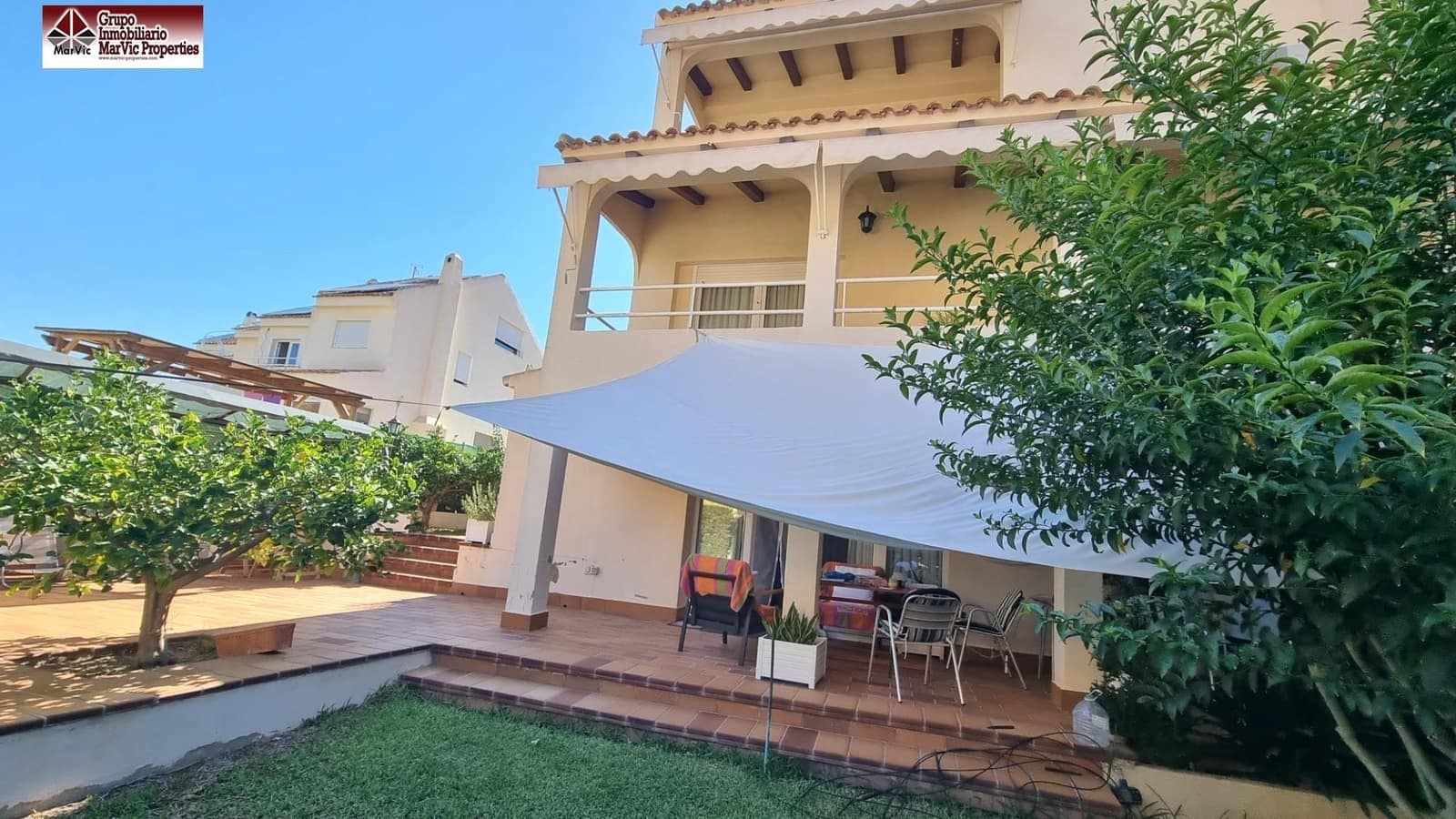 5 soveværelse Semi-Rækkehus til salg i Benidorm med swimmingpool garage - € 463.000 (Ref: 8537397)