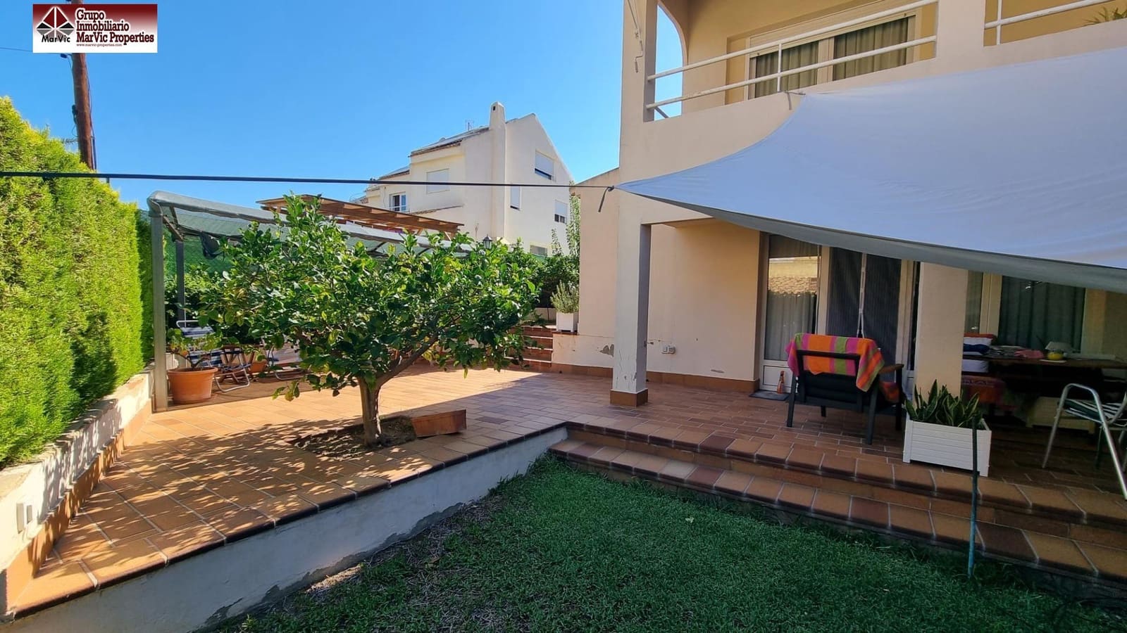 5 soveværelse Semi-Rækkehus til salg i Benidorm med swimmingpool garage - € 463.000 (Ref: 8537397)