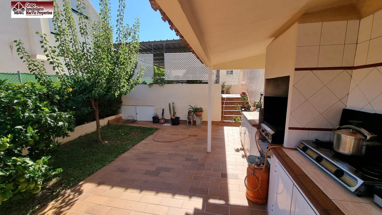 5 soveværelse Semi-Rækkehus til salg i Benidorm med swimmingpool garage - € 463.000 (Ref: 8537397)