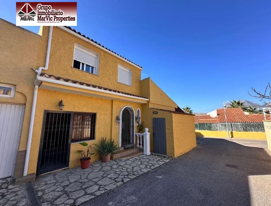 5 soveværelse Semi-Rækkehus til salg i Benidorm med swimmingpool garage - € 379.000 (Ref: 8537419)