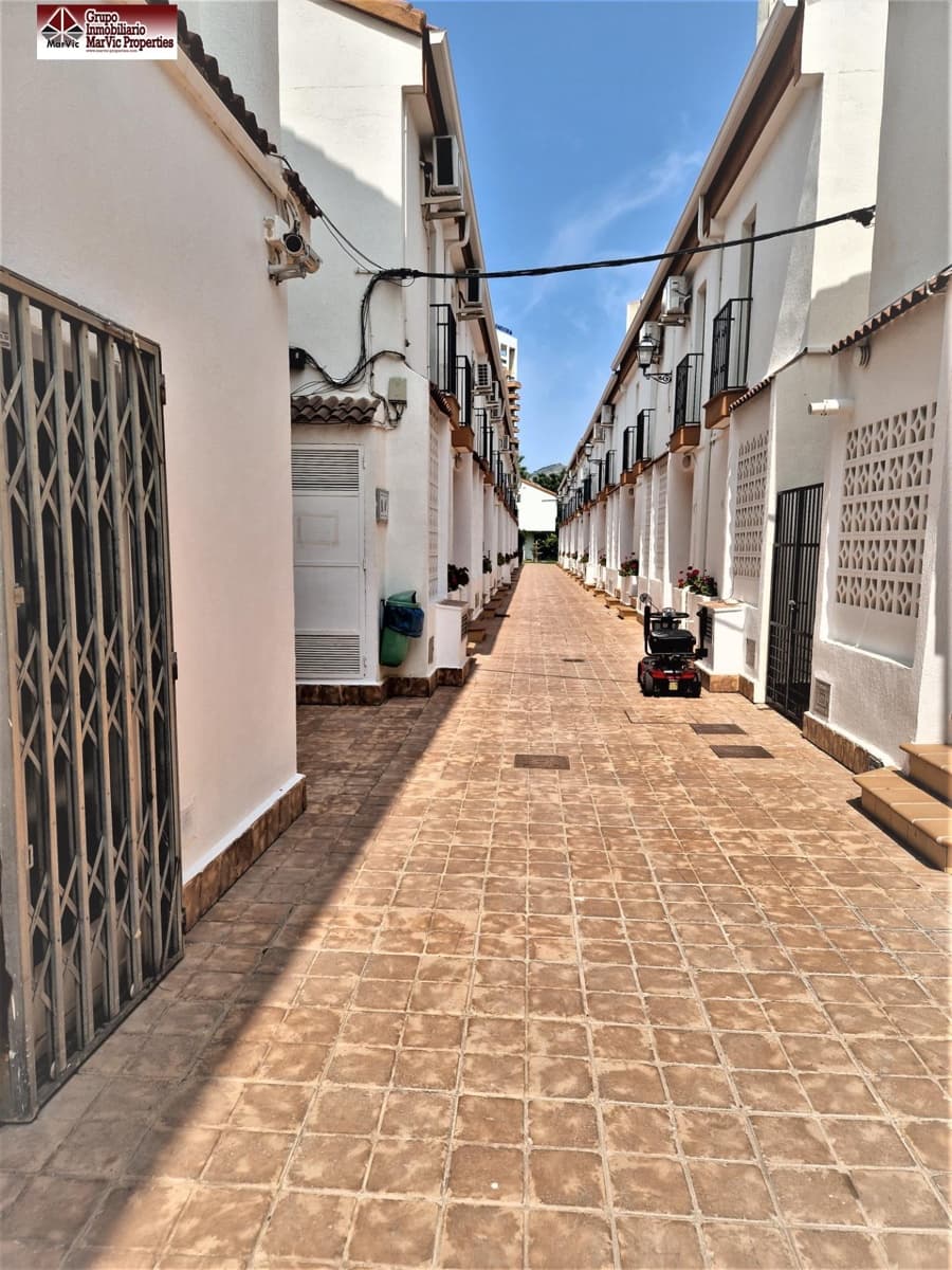 2 soveværelse Rækkehus til salg i Benidorm med swimmingpool - € 252.000 (Ref: 8537422)