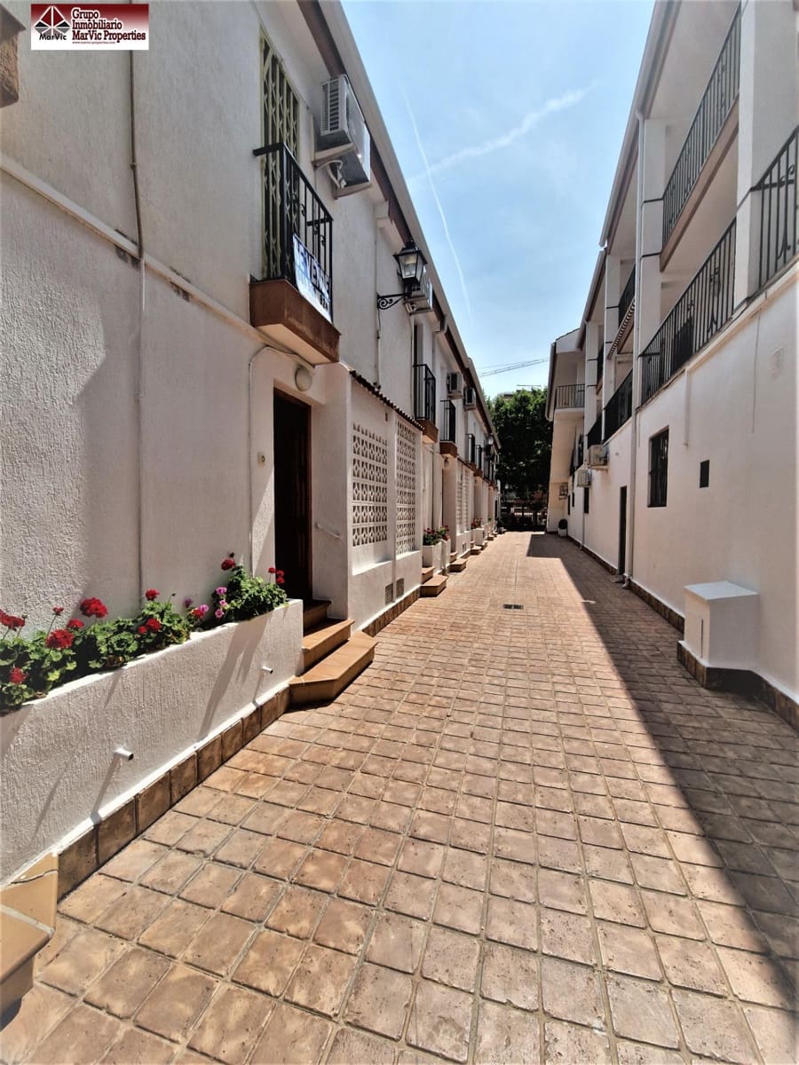 2 soveværelse Rækkehus til salg i Benidorm med swimmingpool - € 252.000 (Ref: 8537422)