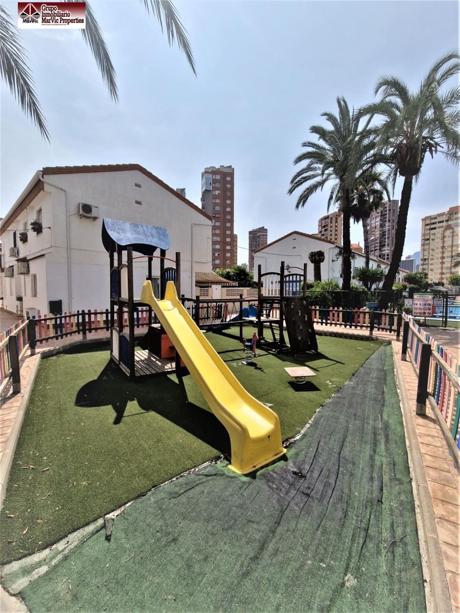 2 soveværelse Rækkehus til salg i Benidorm med swimmingpool - € 252.000 (Ref: 8537422)