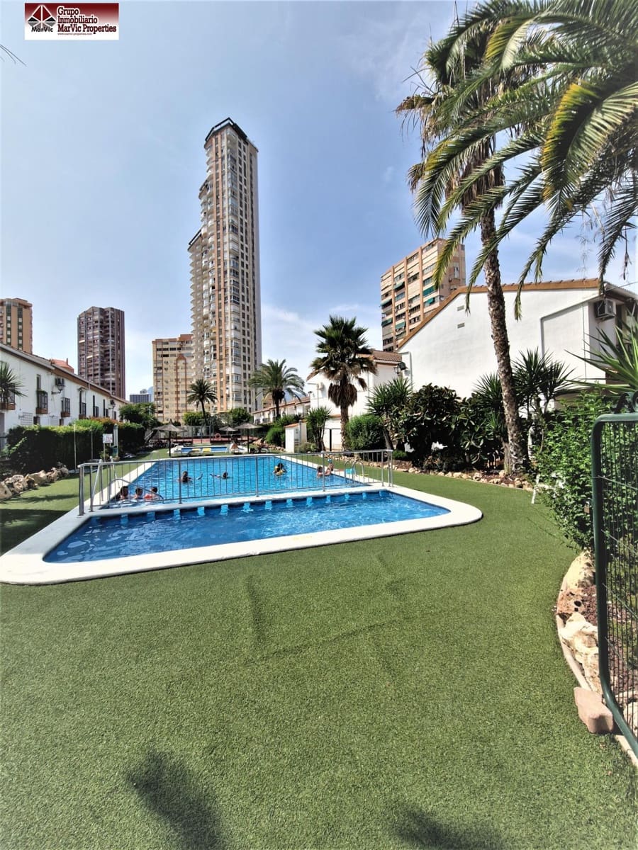 2 soveværelse Rækkehus til salg i Benidorm med swimmingpool - € 252.000 (Ref: 8537422)