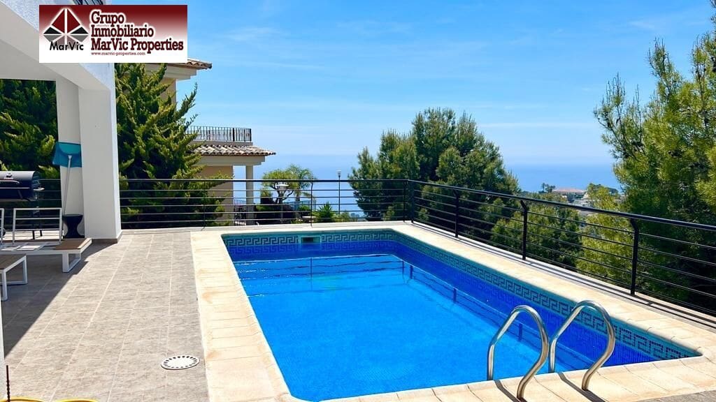 4 bedroom Villa for sale in Altea with pool garage - € 1,200,000 (Ref: 8537458)