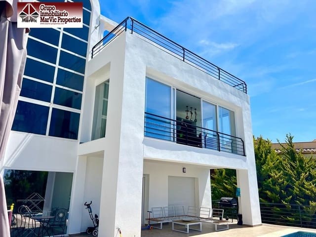 4 bedroom Villa for sale in Altea with pool garage - € 1,200,000 (Ref: 8537458)