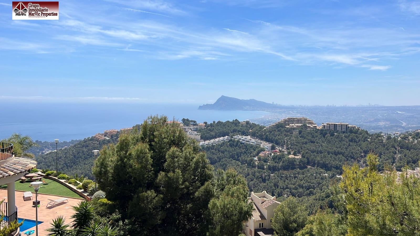 4 bedroom Villa for sale in Altea with pool garage - € 1,200,000 (Ref: 8537458)