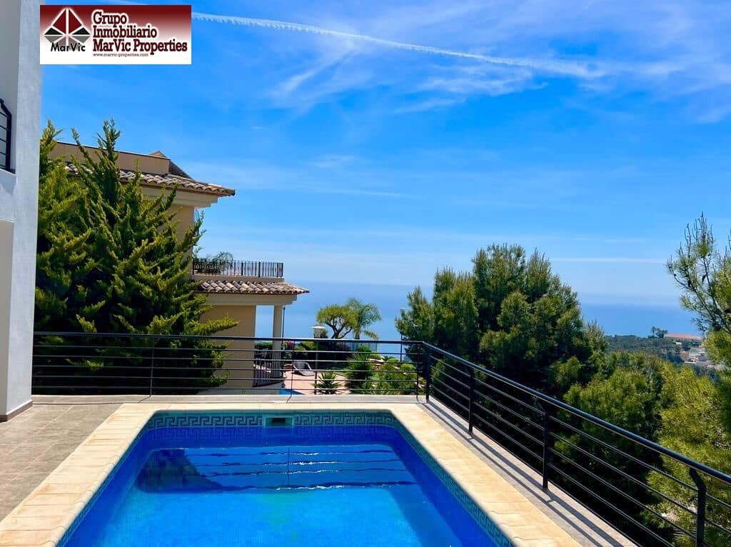 4 bedroom Villa for sale in Altea with pool garage - € 1,200,000 (Ref: 8537458)