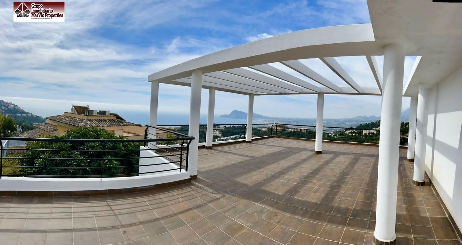 4 bedroom Villa for sale in Altea with pool garage - € 1,200,000 (Ref: 8537458)