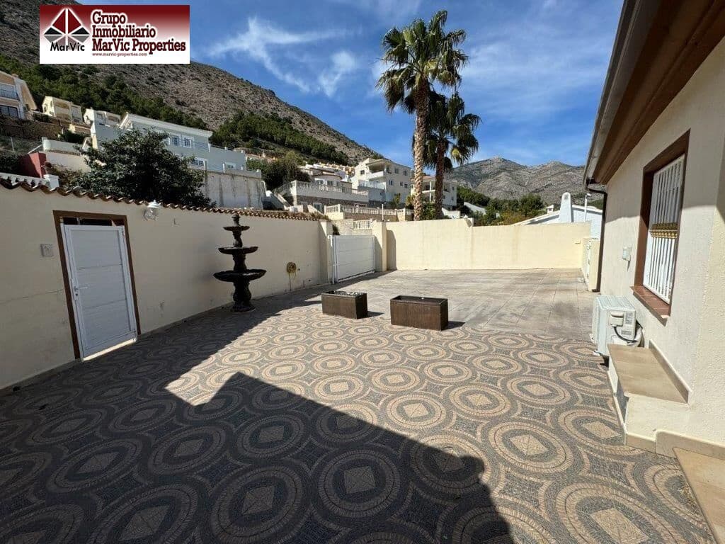 4 bedroom Villa for sale in Callosa d'En Sarria with pool - € 675,000 (Ref: 8537476)