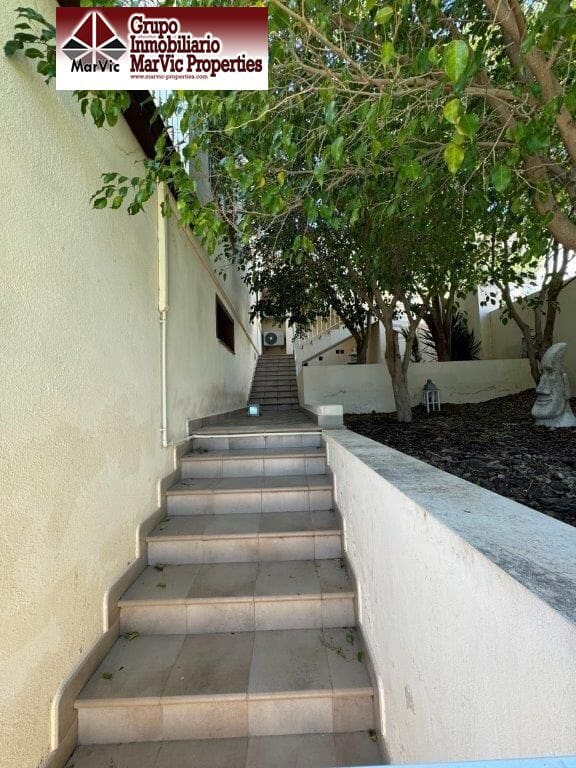 4 bedroom Villa for sale in Callosa d'En Sarria with pool - € 675,000 (Ref: 8537476)