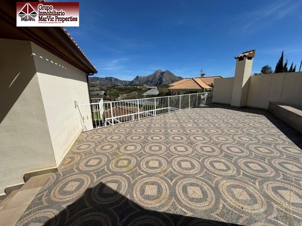 4 bedroom Villa for sale in Callosa d'En Sarria with pool - € 675,000 (Ref: 8537476)