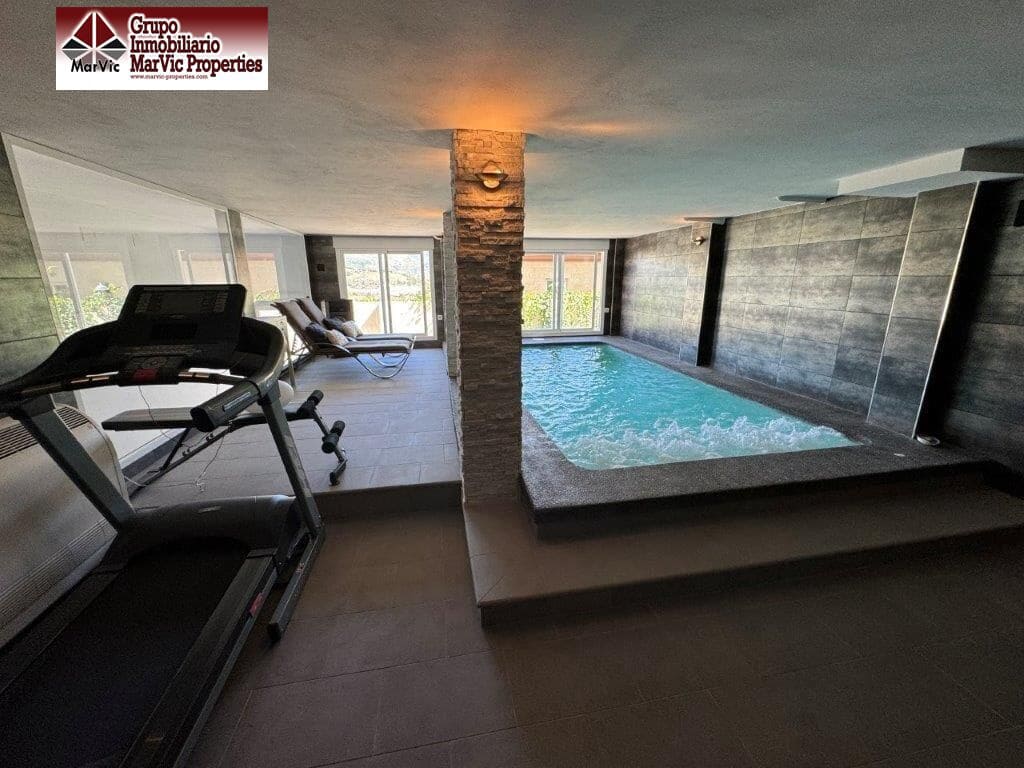 4 bedroom Villa for sale in Callosa d'En Sarria with pool - € 675,000 (Ref: 8537476)