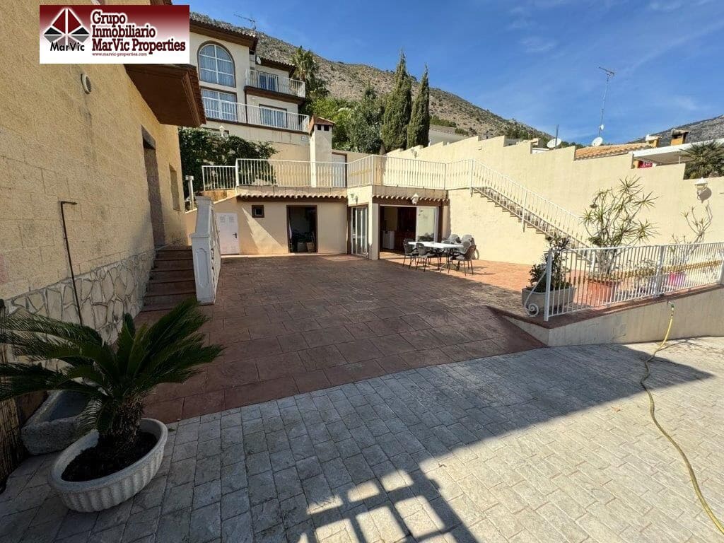 4 soveværelse Villa til salg i Callosa d'En Sarria med swimmingpool - € 418.000 (Ref: 8537477)