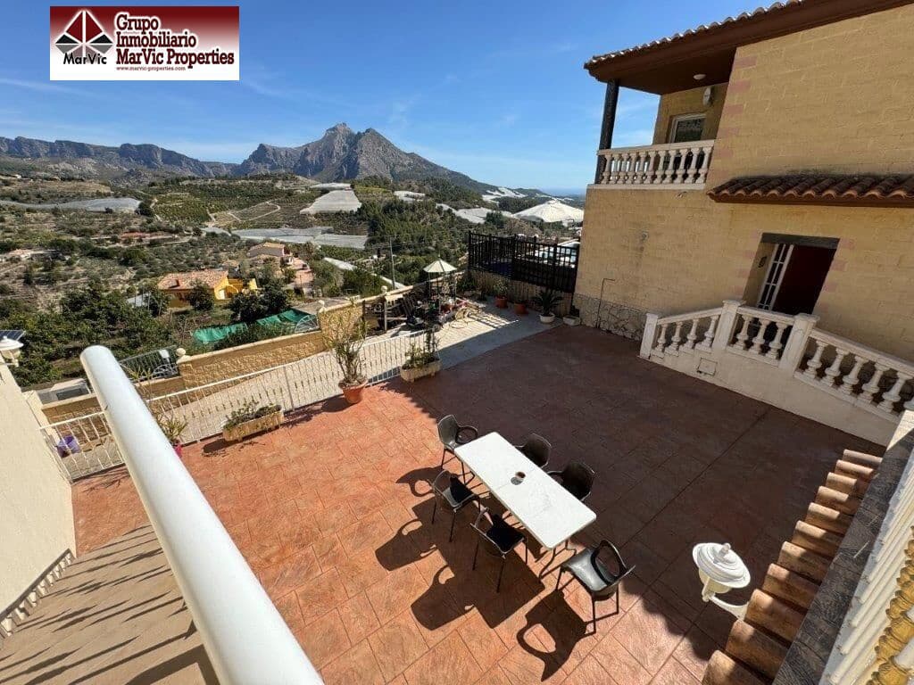 4 soveværelse Villa til salg i Callosa d'En Sarria med swimmingpool - € 418.000 (Ref: 8537477)