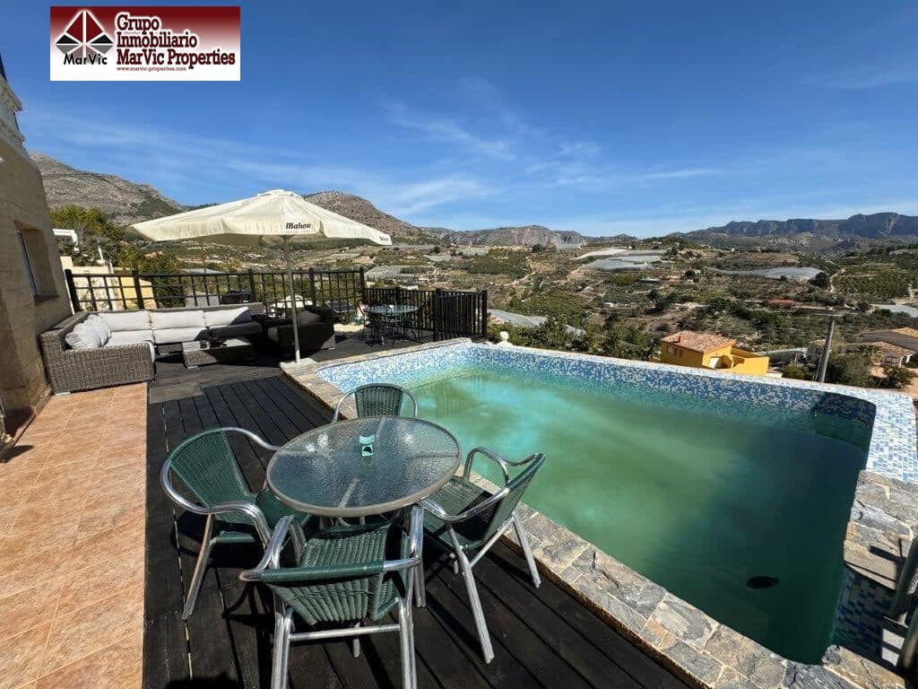 4 soveværelse Villa til salg i Callosa d'En Sarria med swimmingpool - € 418.000 (Ref: 8537477)