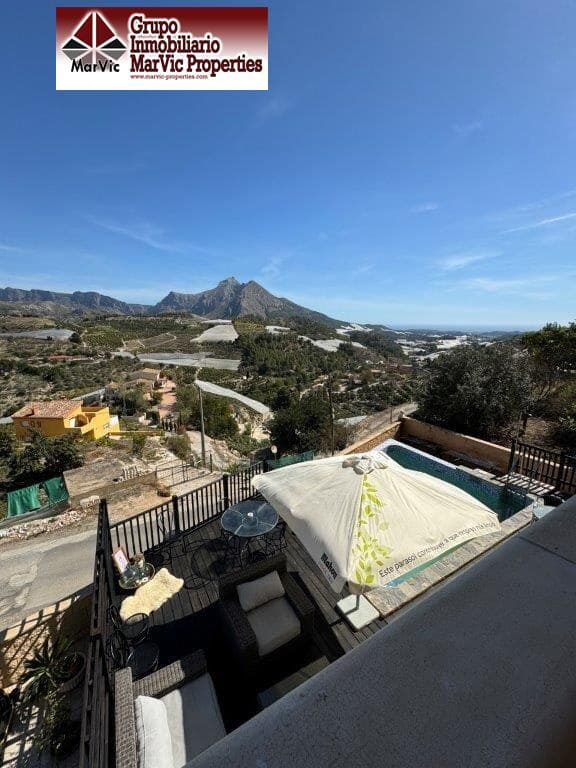 4 soveværelse Villa til salg i Callosa d'En Sarria med swimmingpool - € 418.000 (Ref: 8537477)