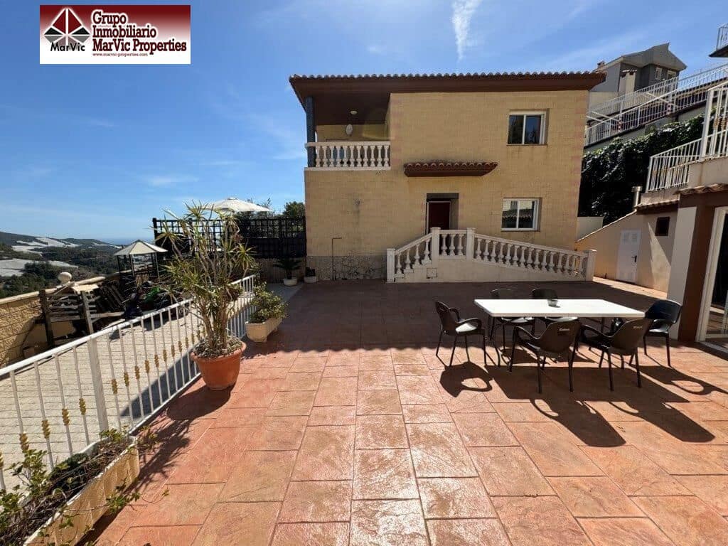 4 soveværelse Villa til salg i Callosa d'En Sarria med swimmingpool - € 418.000 (Ref: 8537477)