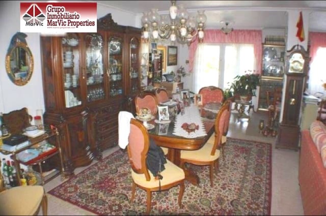 Chalet de 4 habitaciones en Barranco Hondo, La Nucia en venta con piscina garaje - 395.000 € (Ref: 8537506)