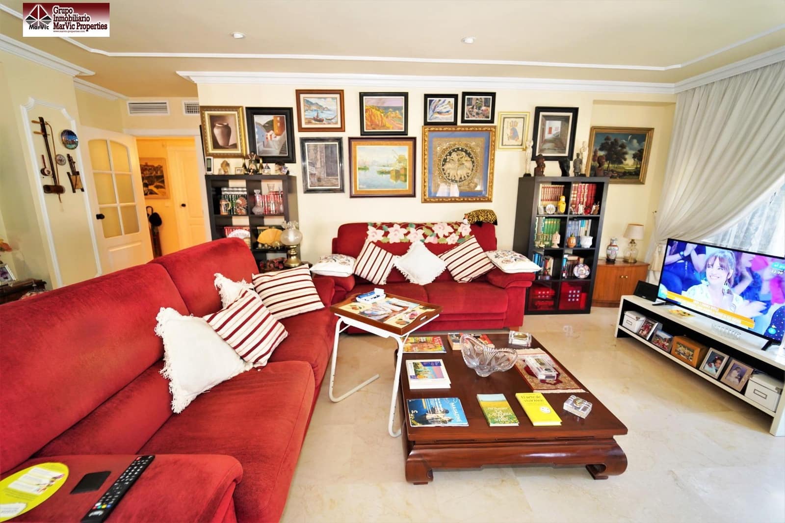 2 bedroom Flat for sale in Benidorm with pool - € 395,000 (Ref: 8537507)