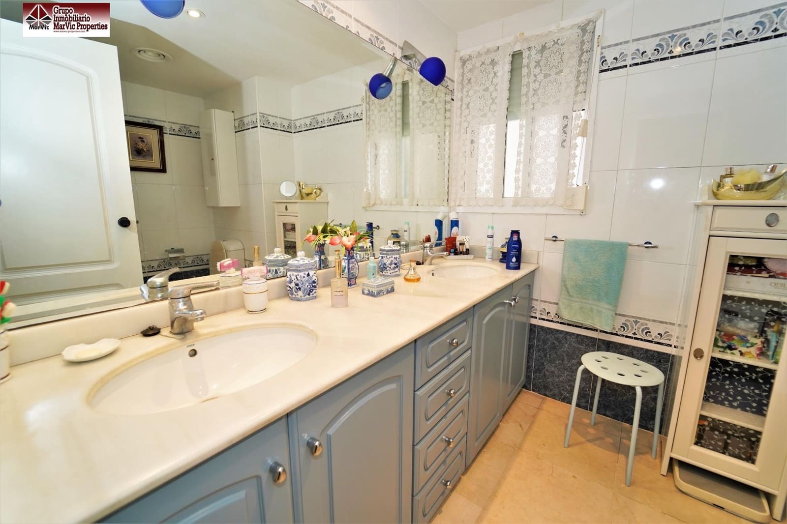 2 bedroom Flat for sale in Benidorm with pool - € 395,000 (Ref: 8537507)