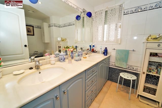 2 makuuhuone Asunto myytävänä paikassa Benidorm mukana uima-altaan - 395 000 € (Ref: 8537507)