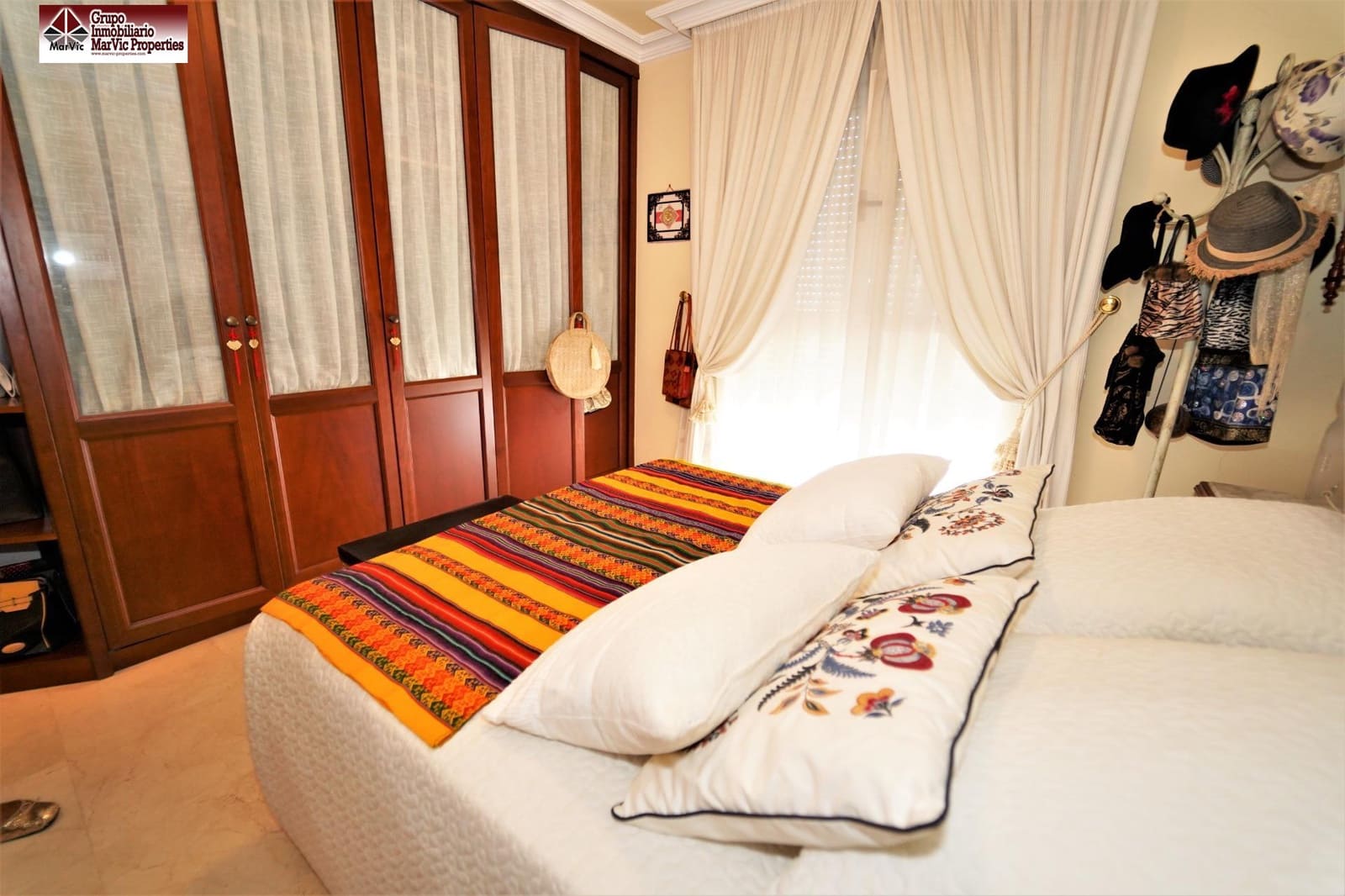 2 bedroom Flat for sale in Benidorm with pool - € 395,000 (Ref: 8537507)