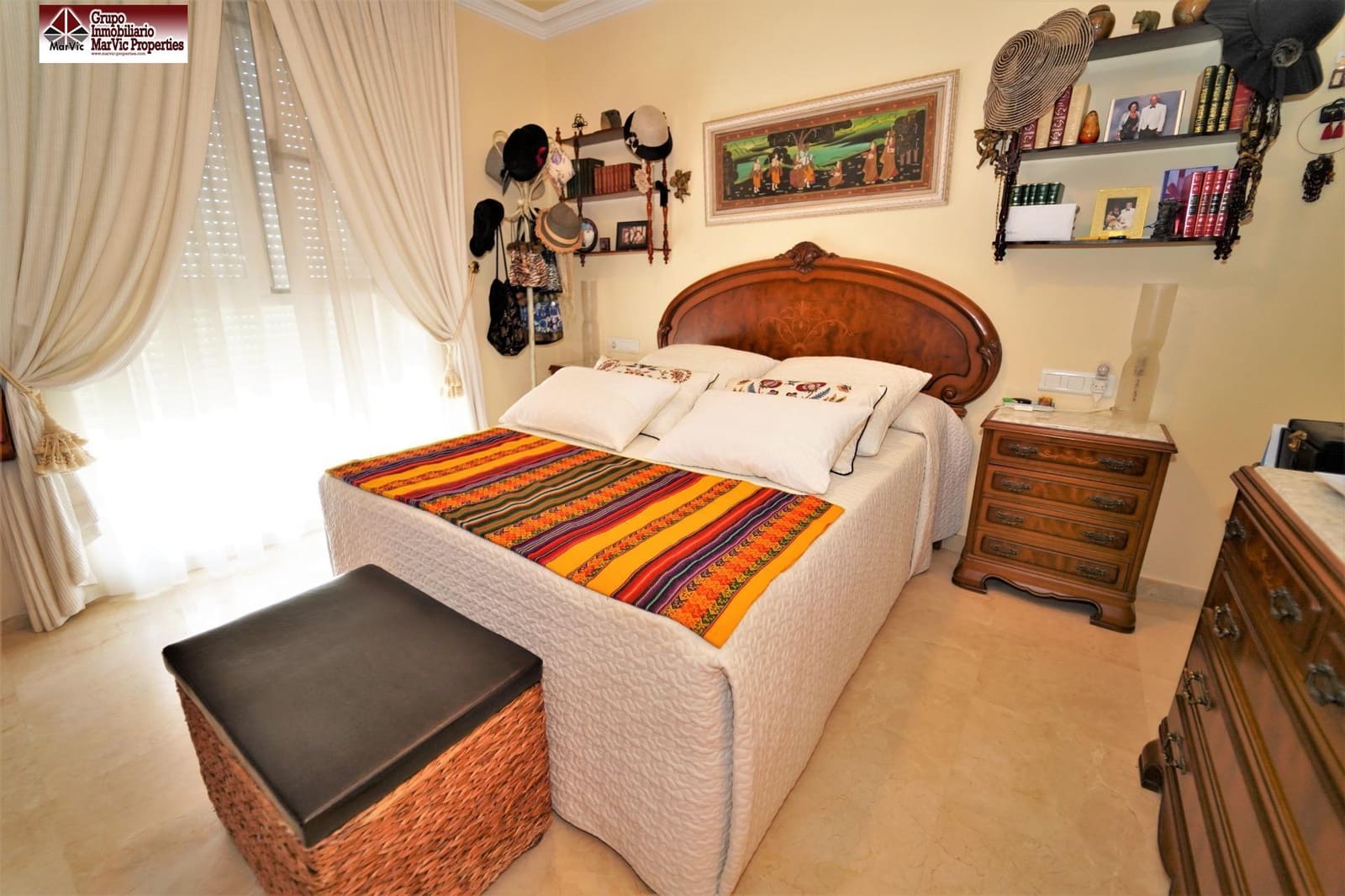 2 bedroom Flat for sale in Benidorm with pool - € 395,000 (Ref: 8537507)