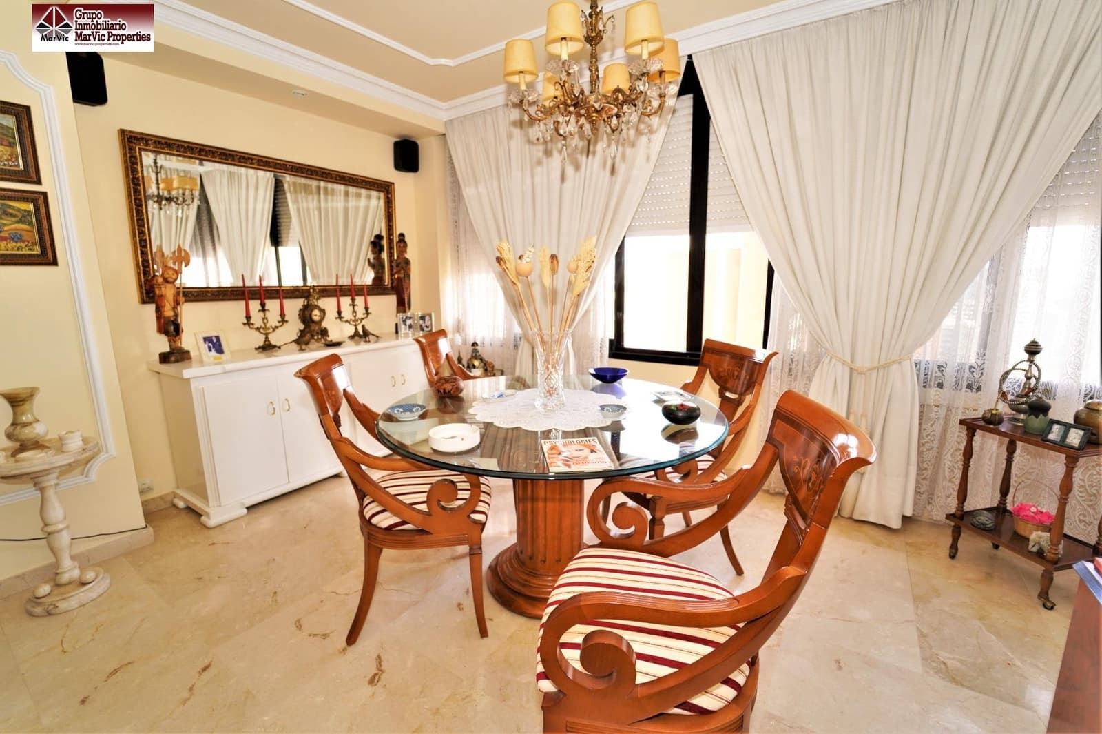 2 bedroom Flat for sale in Benidorm with pool - € 395,000 (Ref: 8537507)