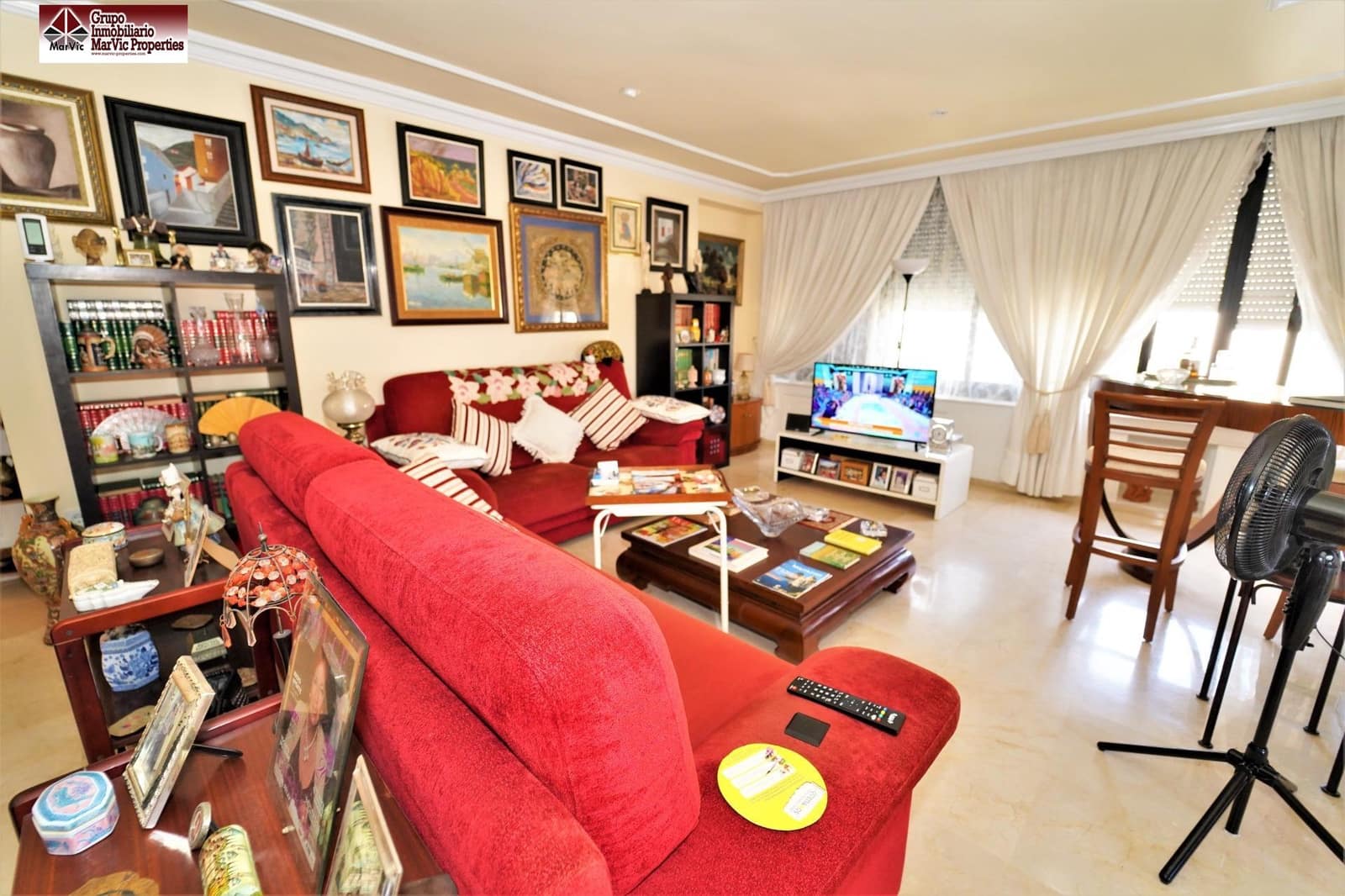 2 bedroom Flat for sale in Benidorm with pool - € 395,000 (Ref: 8537507)